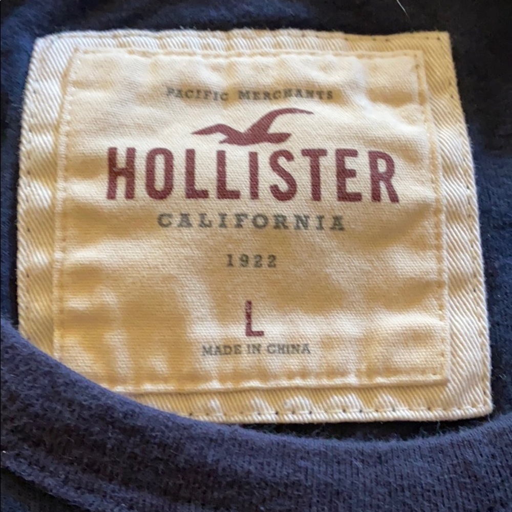 Men’s Hollister tshirt - Picture 2 of 2